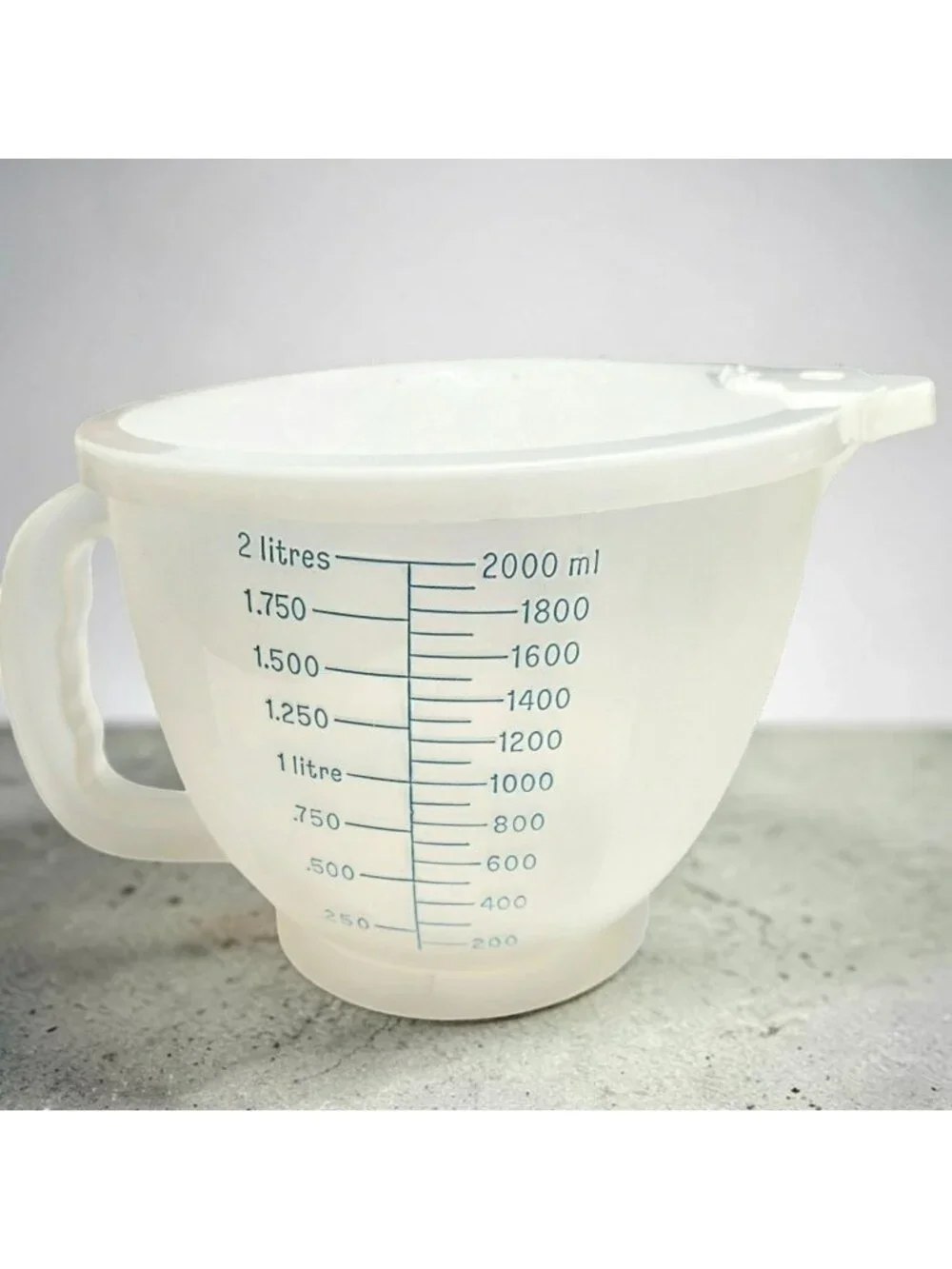 Vintage Tupperware 2L Mix N Stor Pitcher Bowl Lid Spout Pour Measuring 8 Cup